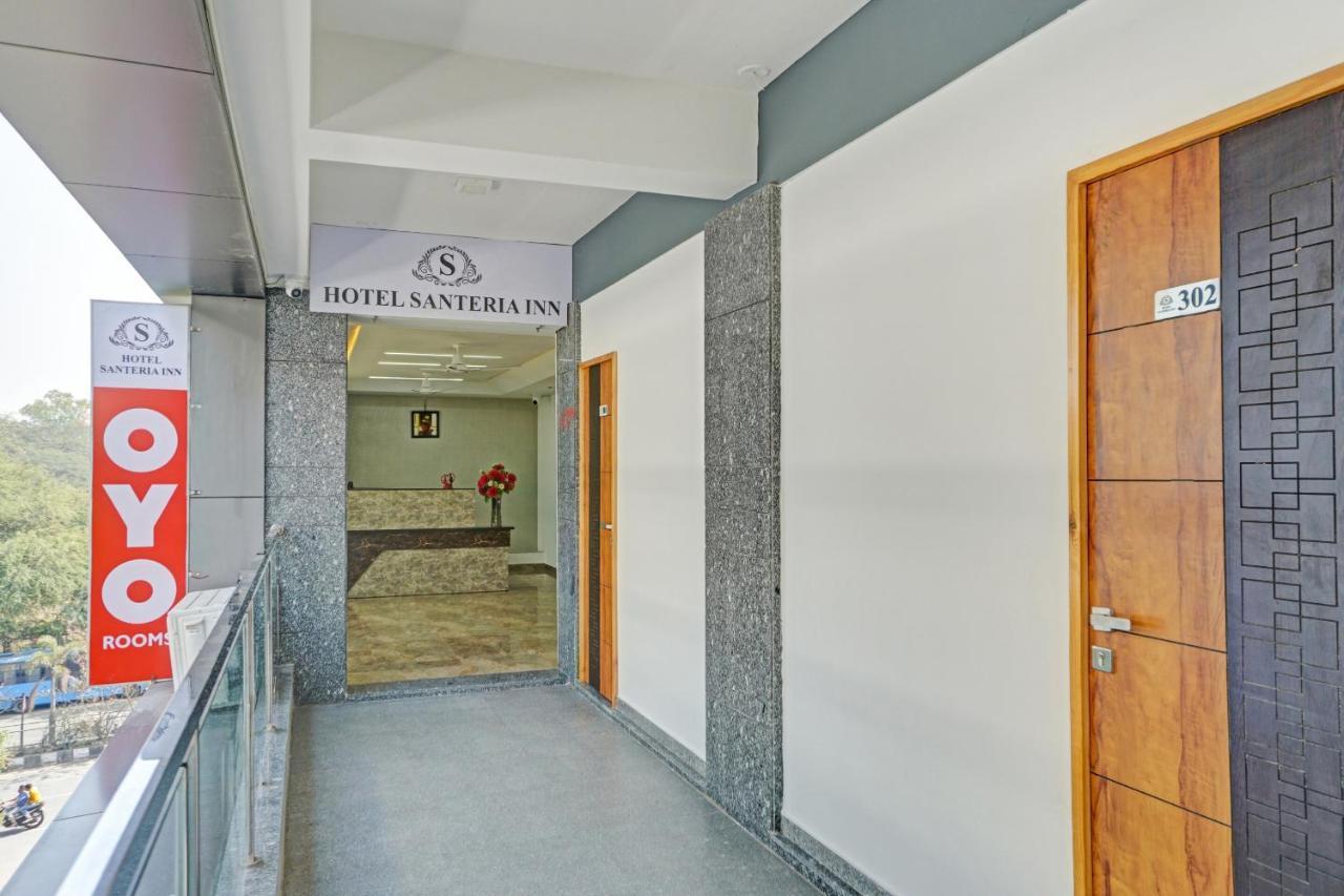 Capital O Hotel Santeria Inn Surat Dış mekan fotoğraf