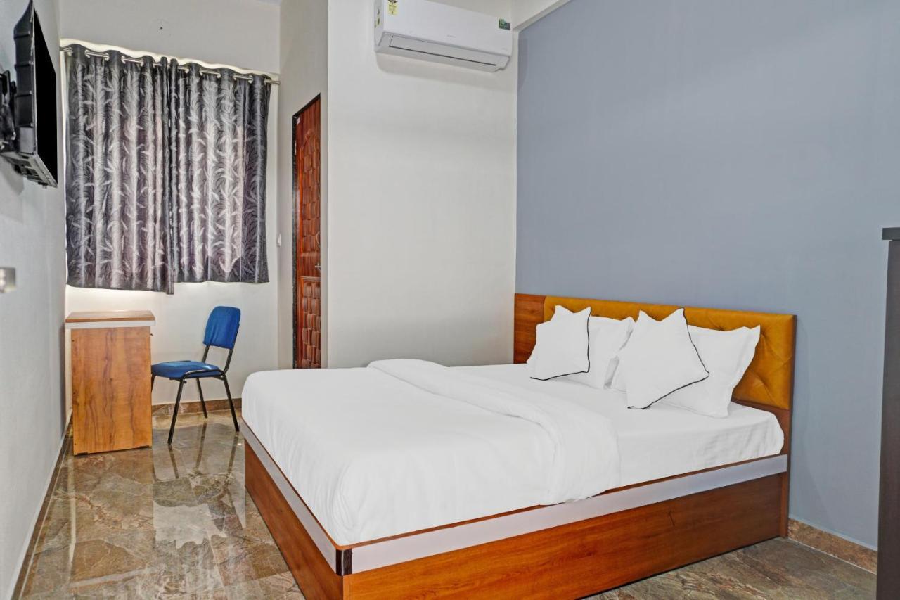 Capital O Hotel Santeria Inn Surat Dış mekan fotoğraf